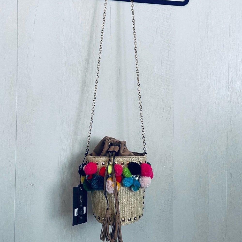 Izzy and Ali bucket bag